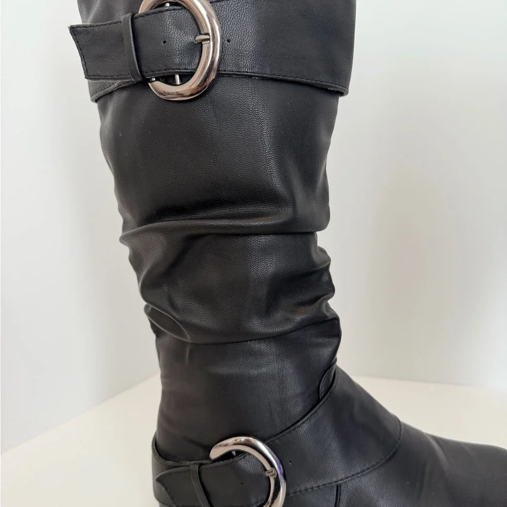 Journee Collection Black Jester Rouched Buckle Mid Shaft Boots Size 7 1/2